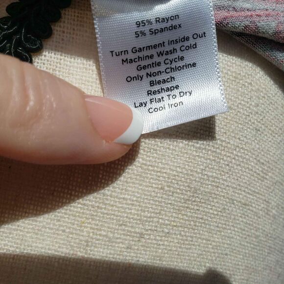 Talbots Woman Shirt Small 3/4 Slve Pull Over Top V-Neck Cranberry Rayon Spandex - Picture 7 of 7